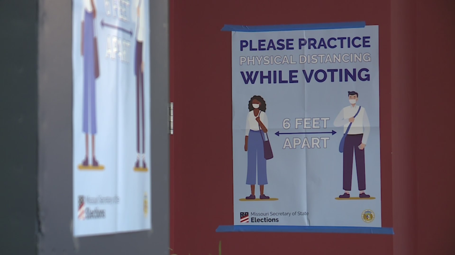 Picture of social distancing sign at polling place